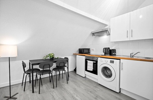 Stonnall Apartment | Luxury Apartment - Accommodates 4 - On-Street Parking Available