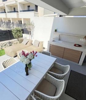 Zrce Apartment | Luxury apartment Black Pearl Beluga with private Pool and Jacuzzi