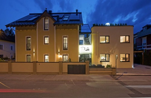 Maxglan Villa | Luxury Apartment HB I centrally located newly renovated