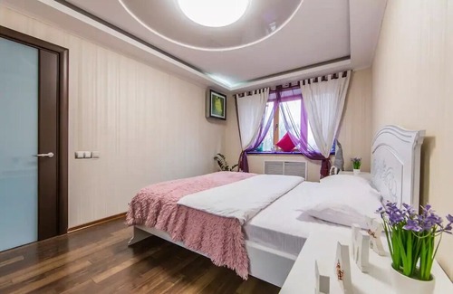 Pechers'kyi District Apartment | Luxury apartment in the center with a jacuzzi and views of the Park