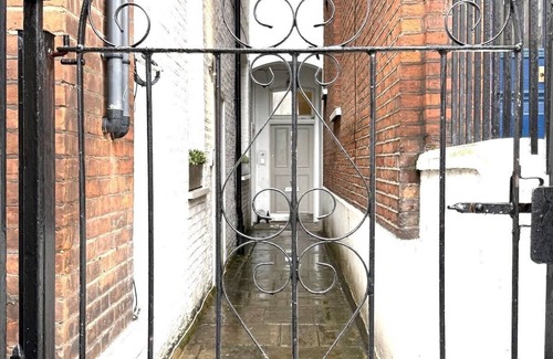 Redcliffe Apartment | Luxury apartment near museums, restaurants, shops, tube stations and Harrods
