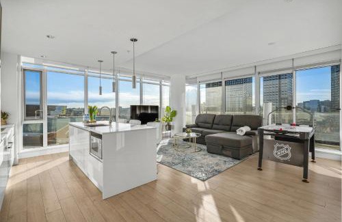 Victoria Park Apartment | Luxury Apartment on the 9th Floor near Stampede, Complimentary Wine, 2 Car UG Parking
