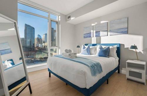 Victoria Park Apartment | Luxury Apartment on the 9th Floor near Stampede, Complimentary Wine, 2 Car UG Parking