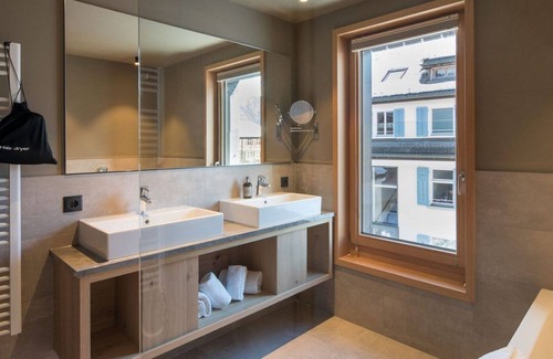 Schruns Apartment | Luxury Apartment, pool & SPA, by the mountain railway, PURE Resort Schruns