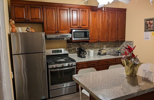 West New York House | LUXURY APARTMENT 15 MIN FROM MANHATTAN AT A BARGAIN PRICE. GREAT OPPORTUNITY.