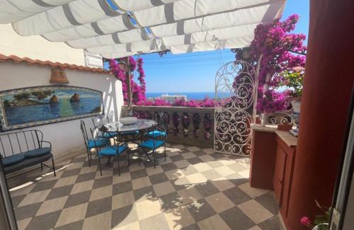 Capri Apartment | LUXURY APARTMENT "VILLA POMPEIANA" in VIA CAMERELLE CON TERRAZZA VISTA MARE