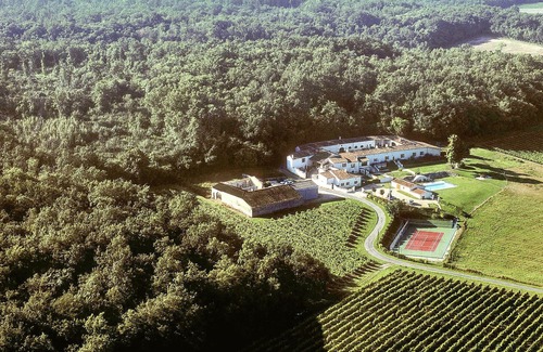 Saint-Preuil Villa | Luxury apartment with terrace, sauna, tennis, and heated pool.