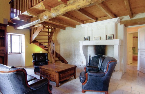Saint-Preuil Villa | Luxury apartment with terrace, sauna, tennis, pool.