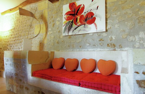 Saint-Preuil Villa | Luxury apartment with terrace, sauna, tennis, pool.