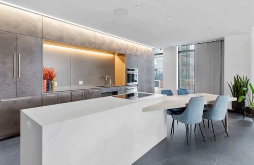 East Cambridge Apartment | Luxury Apartment w King Bed, Shared Pool & Rooftop
