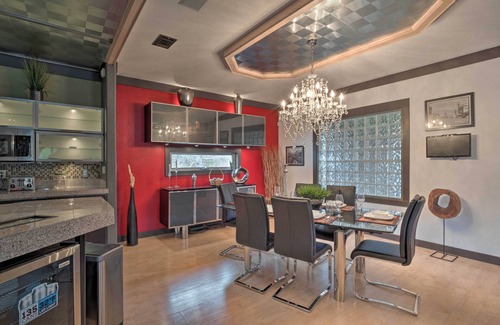 Bouldin Apartment | Luxury Apartment: Walk to Bus + 1 Mi to Downtown!