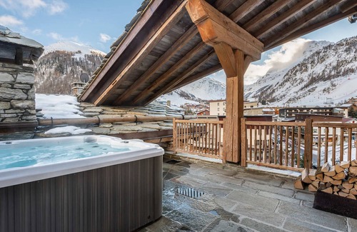 Val-d'Isere Apartment | Luxury apartment with jacuzzi, terrace and fireplace - 10 people
