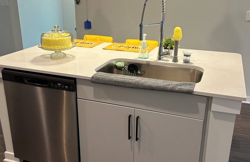 Plainfield Apartment | Luxury Apartment with Garage and Washer/Dryer