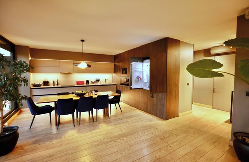 Vitacura Apartment | Luxury Apartment with PRIVATE Pool & Jacuzzi Best location in Santiago