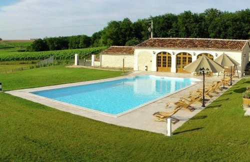 Saint-Preuil House | Luxury apartment with terrace, sauna, tennis, pool
