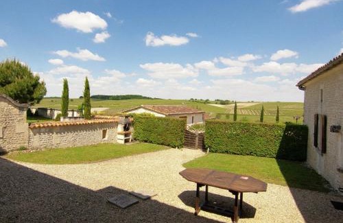 Saint-Preuil House | Luxury apartment with terrace, sauna, tennis, pool