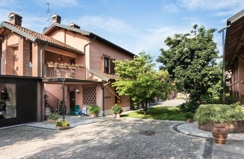 Arluno Apartment | Luxury Apartment with Jacuzzi