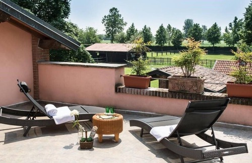 Arluno Apartment | Luxury Apartment with Jacuzzi