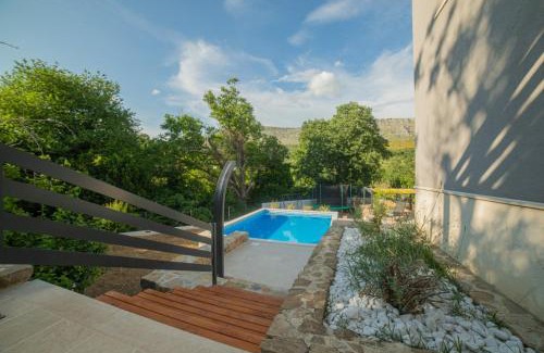 Srinjine Apartment | Luxury apartment with pool-The Box