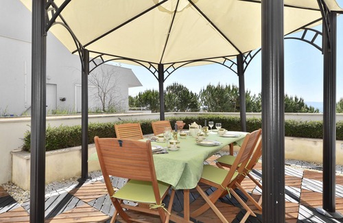 Znjan Apartment | Luxury apartment with swimming pool,spa facilities,sun deck on the beach