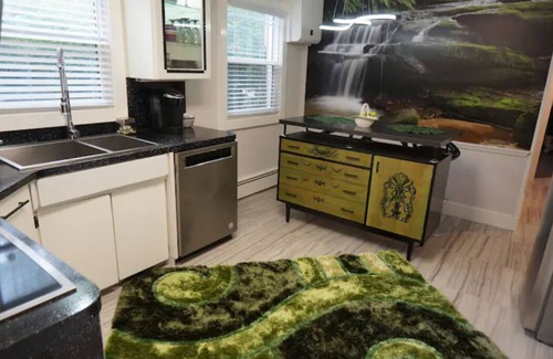 Kalamazoo Apartment | Luxury Apartment with Patio