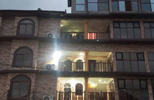 Monrovia House | Luxury Apartmentnn