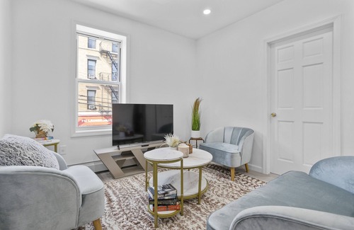 Queens House | Luxury Apt~ Next to AstoriaPark, Mins to Manhattan