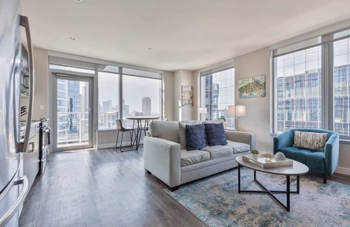 Boston Financial District Apartment | Luxury Apt with Balcony In Seaport