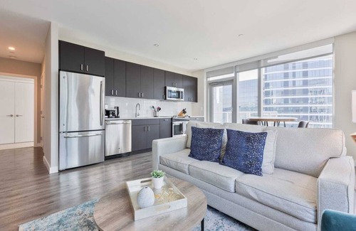 Boston Financial District Apartment | Luxury Apt with Balcony In Seaport
