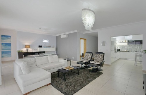Sliema Apartment | Luxury Apt With Side Seaviews and Pool, Best Location