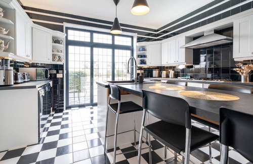 Shanklin House | Luxury Art Deco, Award Winning and truly iconic for up to 16 guests