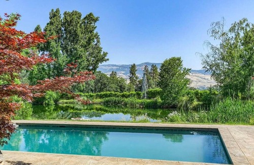 Ashland Villa | Luxury Ashland Mountain Escape: Pool, Hot Tub