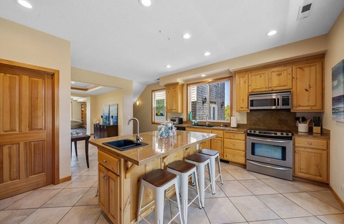 Netarts House | Luxury At Its Best~4 Bedroom 3 1/2 Bath On Private 3 Hole Golf Course