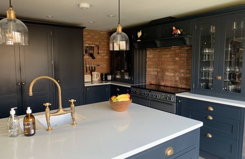 Riseley House | Luxury barn - 3 bed, 3 bath with stunning garden & hot-tub