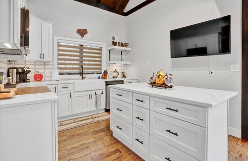 Lambertville House | Luxury Barn/Corporate events/weddings/Retreat