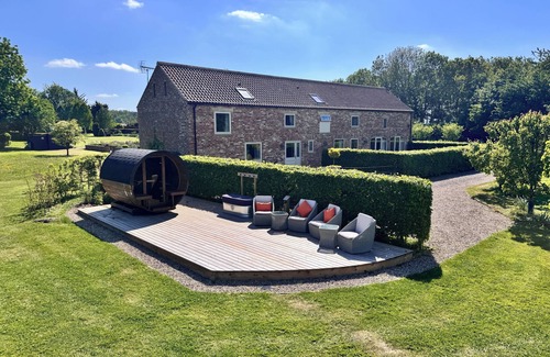 Sutton on the Forest House | 🌾Luxury Barn Escape with Sauna & Cold Plunge | Sleeps 8 | Near York 🧖‍♀️🦙🌳