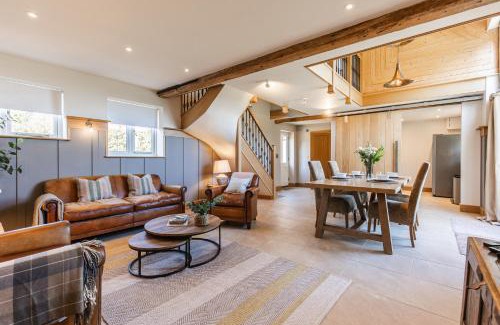 Wymondham House | Luxury barn Retreat - sleeps 2-4, quiet location with parking