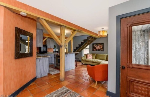 Peninsula House | Luxury Barn with Best View in the Cuyahoga National Park.