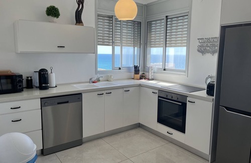 Netanya Condo | Luxury Beach Condo Netanya- 5 Minutes walk to Kikar, across from Beach Elevator