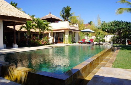 Dencarik Villa | Luxury Beach Front Villa with Infinity Pool, Staff and Breathtaking Views!