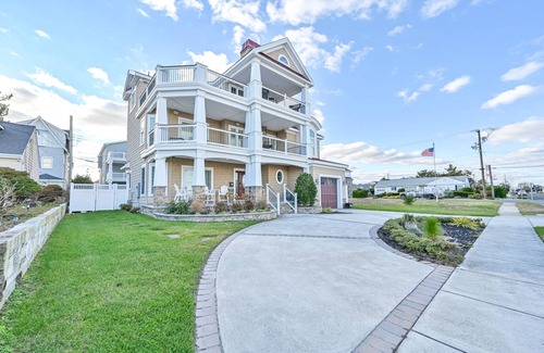 A-Zone House | Luxury Beach Front Estate With Pool & Hot Tub Sleeps 16