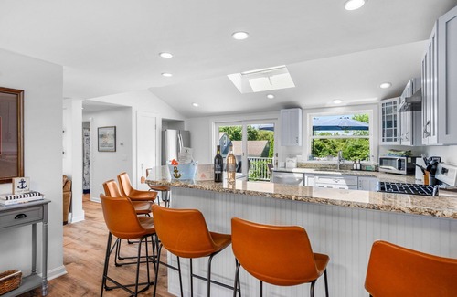 West Dennis House | Luxury Beach Retreat w/Heated Pool, Linens & Pet Friendly