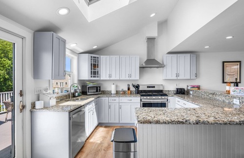 West Dennis House | Luxury Beach Retreat w/Heated Pool, Linens & Pet Friendly