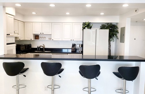 Golden Beach Condo | Luxury Beach & City View Condo 5 min walk to beach