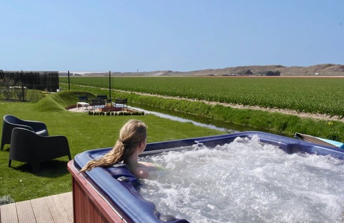 Julianadorp aan zee House | ❤️ Luxury BEACH VILLA with private jacuzzi at walking distance from sandy beach