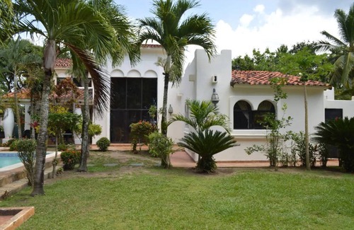 Tela House | Luxury Beachfront House with pool/beachfront