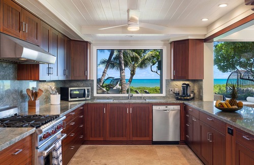 Kailua House | Luxury beachfront villa on a world class beach in Kailua, HI