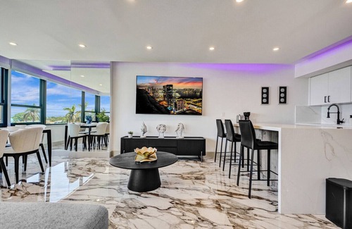 Mid Beach Apartment | Luxury Beachside 3BR/3BA Condo + Resort Amenities, Pools, Gym and Sauna 620