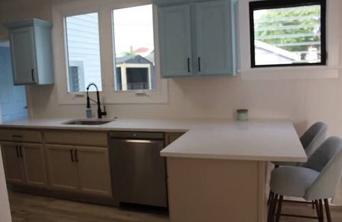 Pleasantville House | Luxury Boho Bay House. Balcony with Sunset Views, Near Casinos & Beach