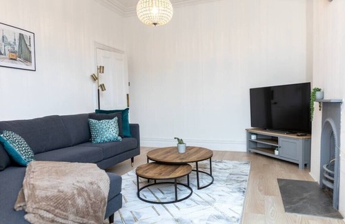 Penylan House | Luxury Boutique 5 bedroom House in Cardiff